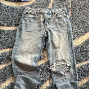 Women’s gently worn American Eagle stretch, distressed jeans